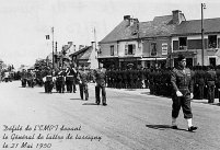 Dfil de l'EMPT devant le Gnral De LATTRE De TASSIGNY